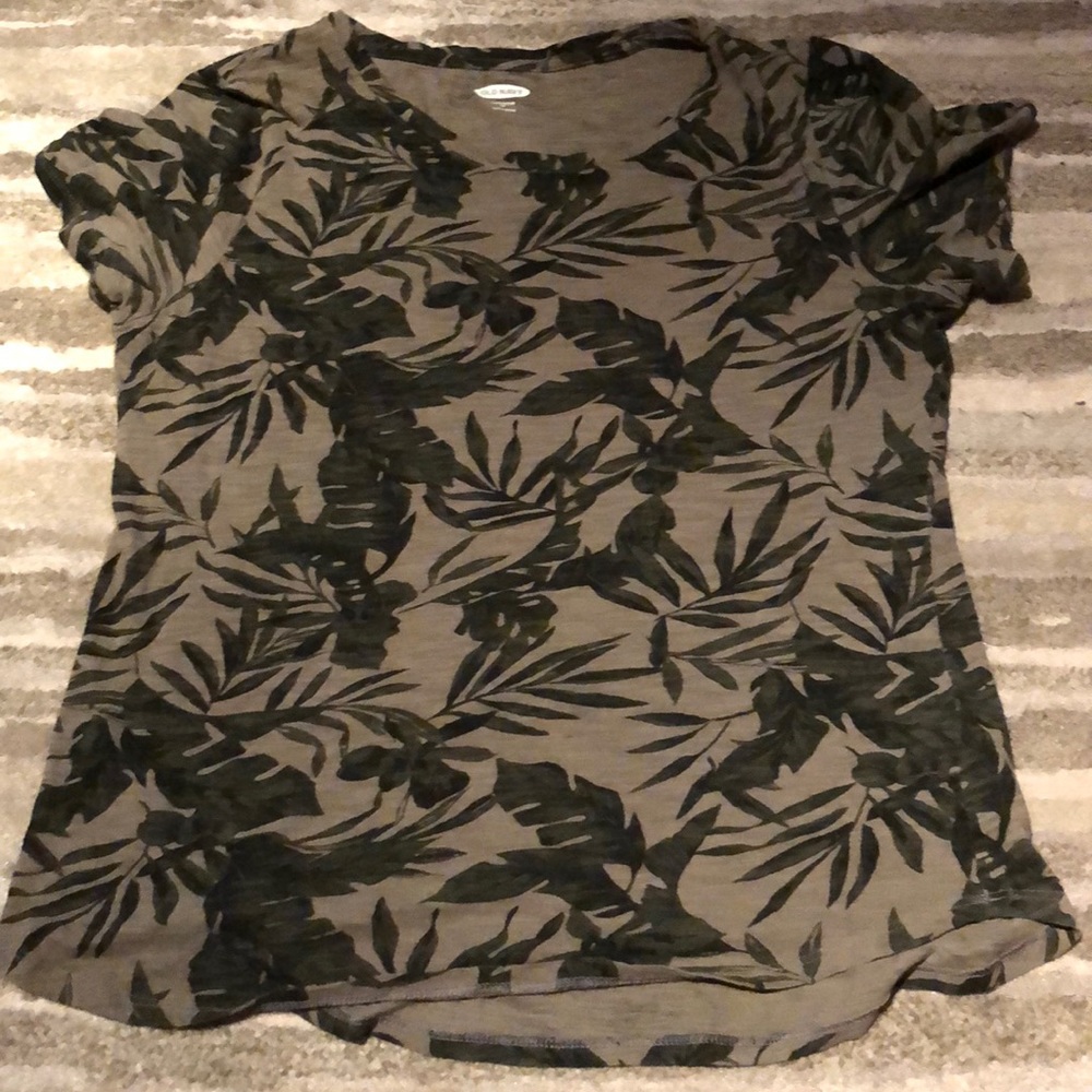 green leaves old navy shirt